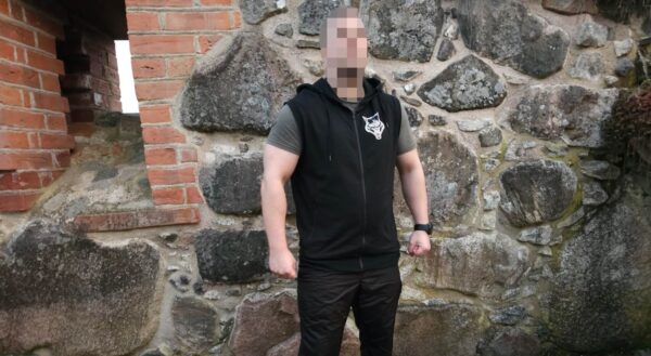 Ärmlös luvtröja (svart) från Bellum